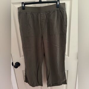 St. John's Bay Women's Olive Cropped Pants